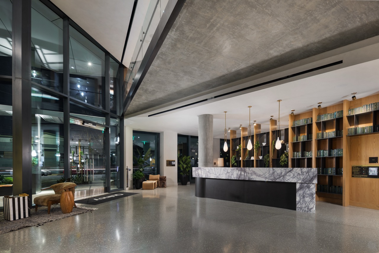 24/7 front desk in lobby